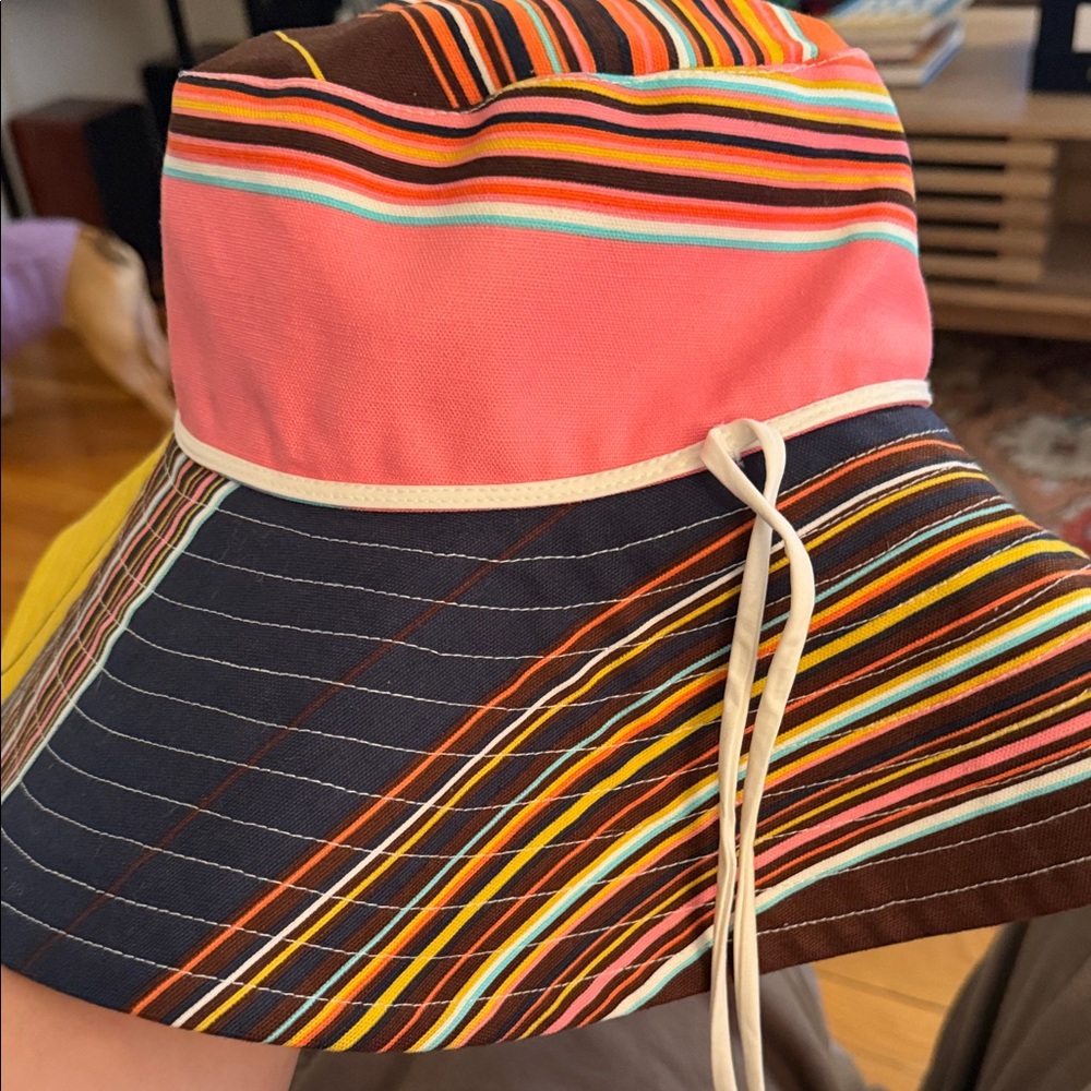 Vintage Trina Turk sun hat